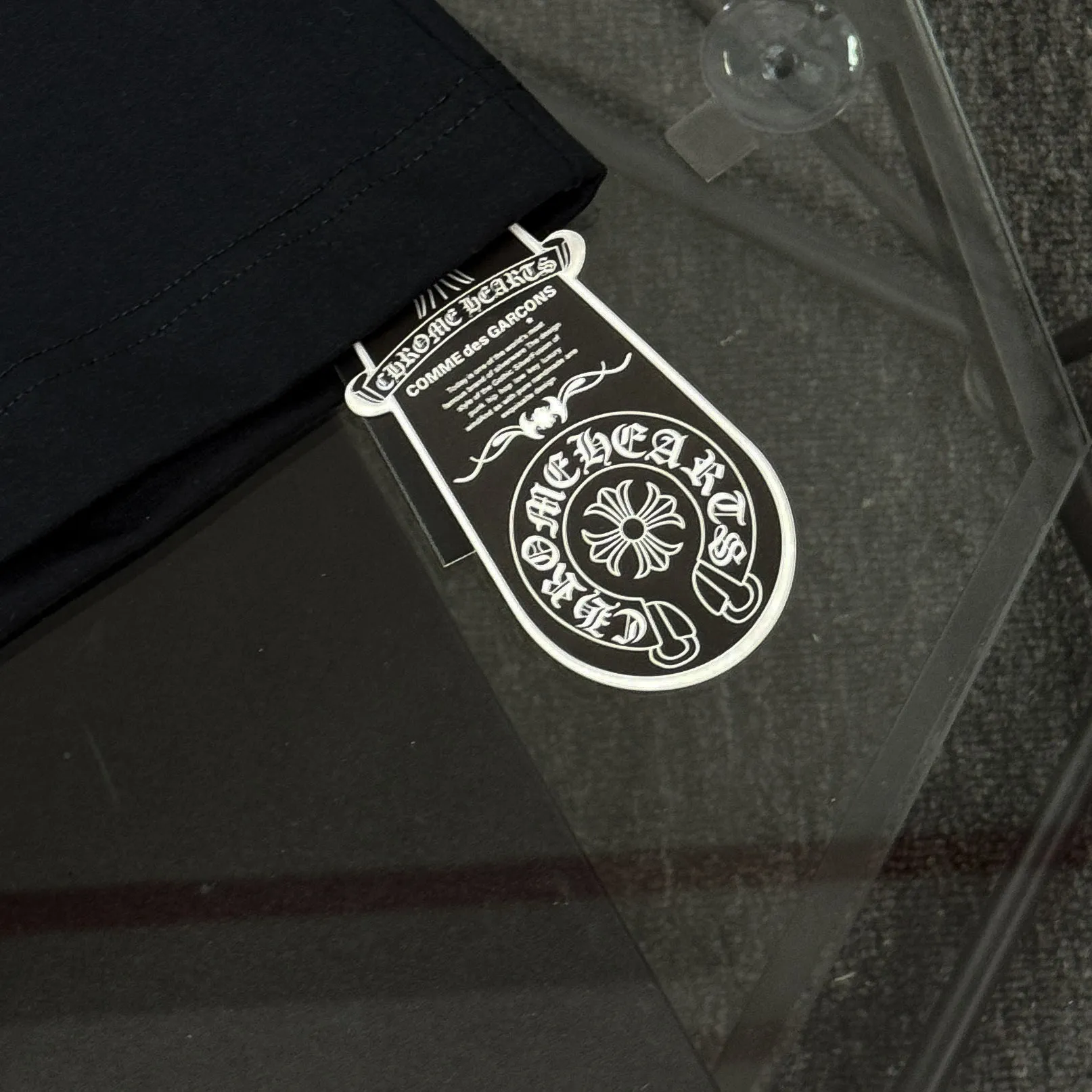P180 Chrome Hearts Chrome Hearts 25 high-end versions. The fabric is made of 300 grams of high-density pure cotton. It does not deform or shrink. It has three labels. It is the same style for men and women. Technology: suede foaming + digital printing. Color: white, black. SIZE: S-XL.